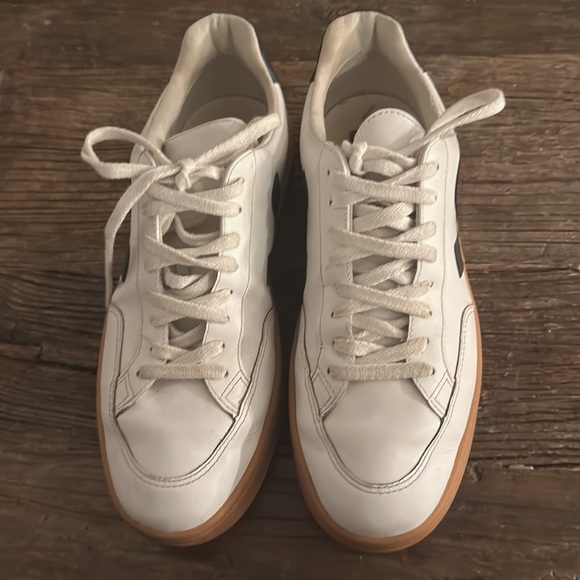 VEJA V-12 Shoes Leather Low Top Sneakers - Picture 2 of 7